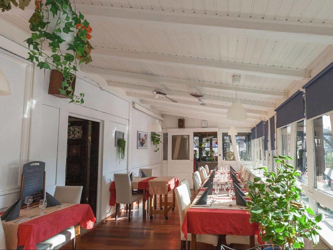 Hotel Restaurant Au Cygne Eschau ภายนอก รูปภาพ